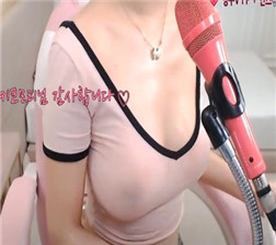 韩国女主播诱人的粉色胸罩.mp4