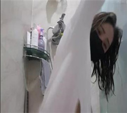 萝莉在洗澡间直播自慰 flv