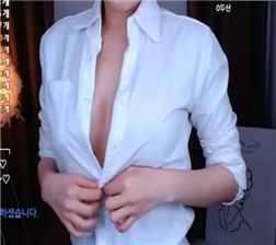 白色衬衫的韩国女主播